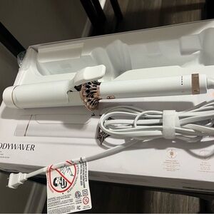 T3 White Curling Iron with Rose Gold Details